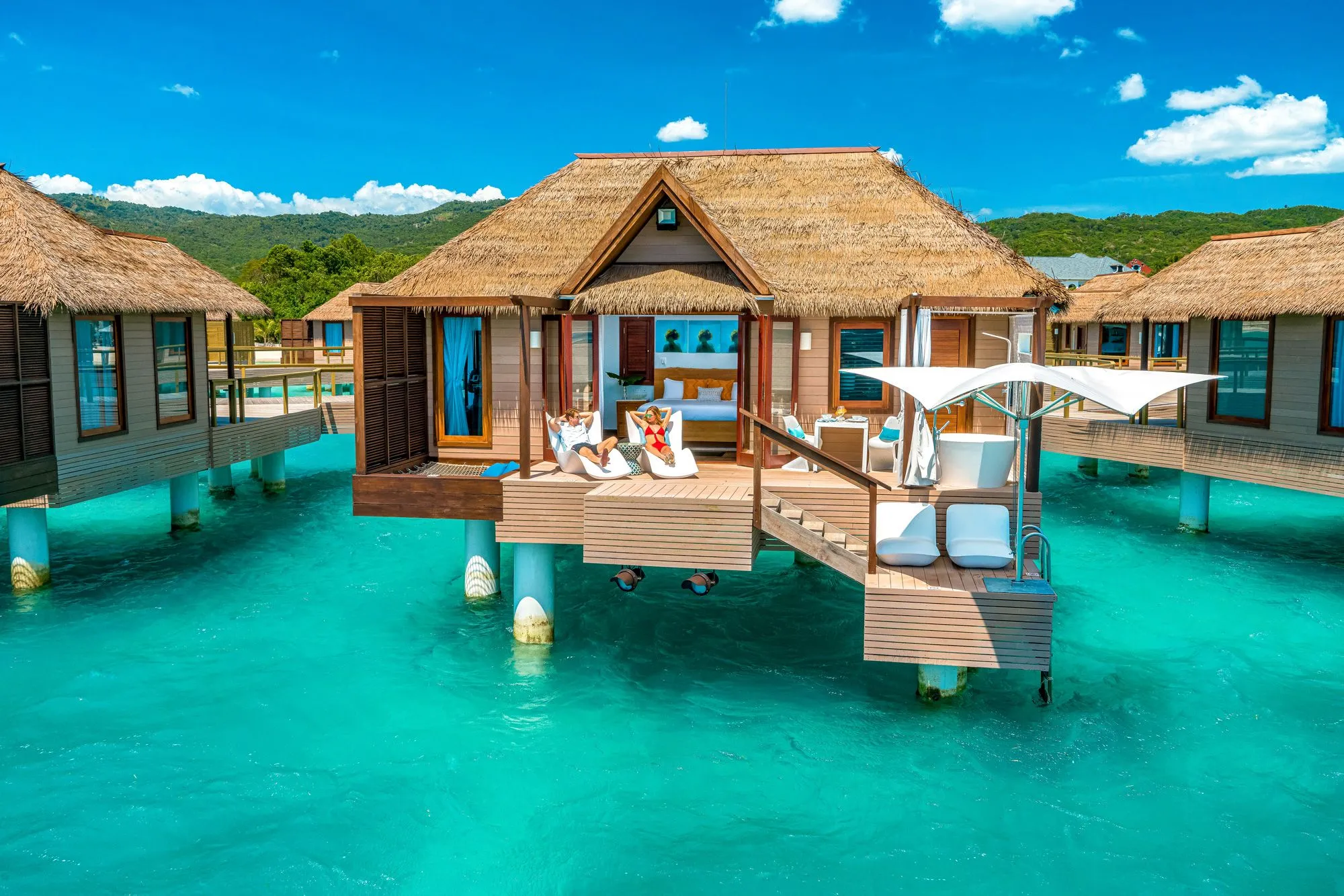 /img/6267-budget-sandals-honeymoon.webp