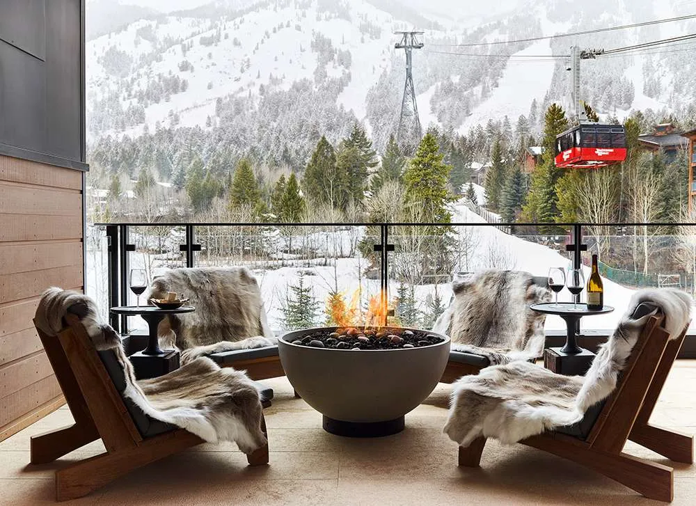 /img/6540-wyoming-resort-honeymoon.webp